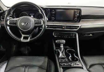 Подержанный автомобиль Kia K5 2021 года (12 фото)