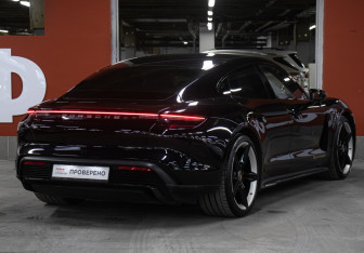 Подержанный автомобиль Porsche Taycan 2021 года (5 фото)