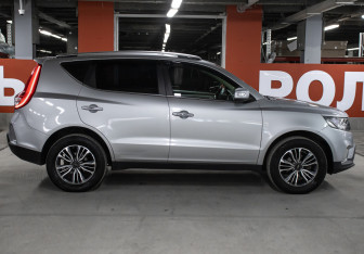 Подержанный автомобиль Geely Emgrand X7 2019 года (4 фото)