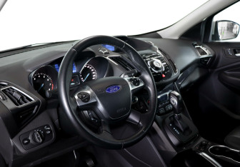 Подержанный автомобиль Ford Kuga 2016 года (8 фото)