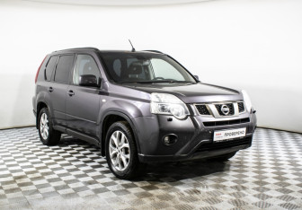 Подержанный автомобиль Nissan X-Trail 2014 года (3 фото)