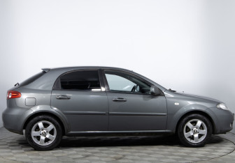 Подержанный автомобиль Chevrolet Lacetti Hatchback 2011 года (4 фото)
