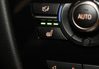 Подержанный автомобиль BMW X6 2016 года (22 фото)