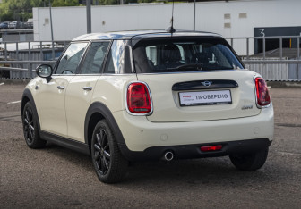 Подержанный автомобиль MINI Hatch 2019 года (7 фото)