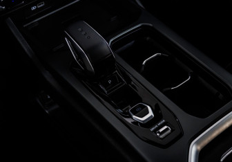 Подержанный автомобиль Geely Okavango 2024 года (20 фото)