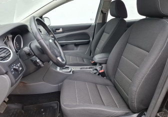 Подержанный автомобиль Ford Focus Hatchback 2010 года (10 фото)