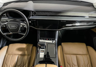 Подержанный автомобиль Audi A8 2018 года (12 фото)
