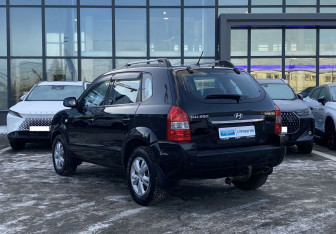 Подержанный автомобиль Hyundai Tucson 2008 года (7 фото)