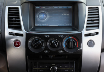 Подержанный автомобиль Mitsubishi Pajero Sport 2013 года (14 фото)