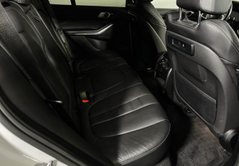 Подержанный автомобиль BMW X5 2021 года (14 фото)