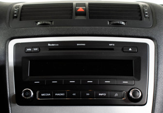 Подержанный автомобиль Skoda Octavia Liftback 2012 года (12 фото)