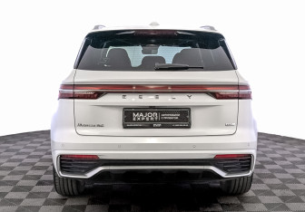 Подержанный автомобиль Geely Monjaro 2024 года (6 фото)