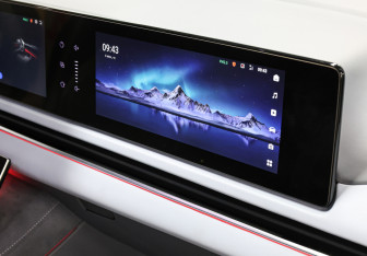 Подержанный автомобиль Voyah Passion 2023 года (10 фото)