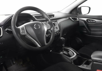 Подержанный автомобиль Nissan Qashqai 2014 года (8 фото)