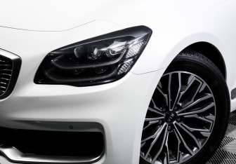 Подержанный автомобиль Kia K900 2019 года (15 фото)