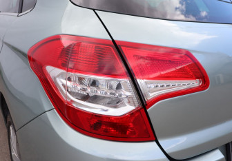Подержанный автомобиль Citroen C4 Hatchback 2011 года (23 фото)