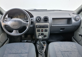 Подержанный автомобиль Renault Logan Sedan 2006 года (12 фото)
