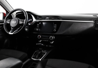 Подержанный автомобиль Kia Rio Sedan 2021 года (7 фото)