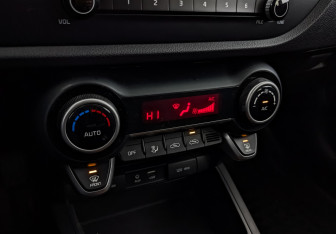 Подержанный автомобиль Kia Rio Hatchback 2019 года (21 фото)