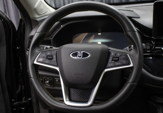 Подержанный автомобиль Москвич 3 2023 года (15 фото)