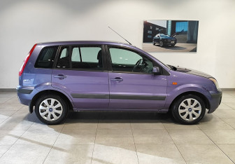 Подержанный автомобиль Ford Fusion 2008 года (4 фото)