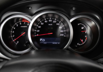 Подержанный автомобиль Suzuki Grand Vitara 2011 года (12 фото)