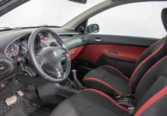 Подержанный автомобиль Peugeot 206 Hatchback 2007 года (10 фото)
