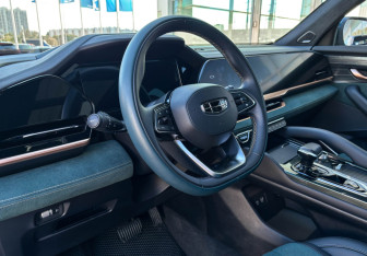 Подержанный автомобиль Geely Monjaro 2023 года (13 фото)