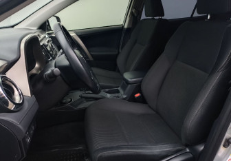 Подержанный автомобиль Toyota RAV4 2013 года (10 фото)