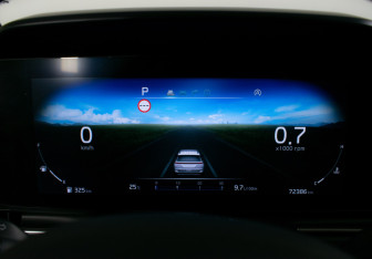 Подержанный автомобиль Kia Carnival 2022 года (13 фото)