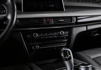 Подержанный автомобиль BMW X5 2017 года (18 фото)