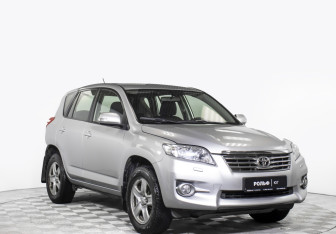 Подержанный автомобиль Toyota RAV4 2011 года (3 фото)