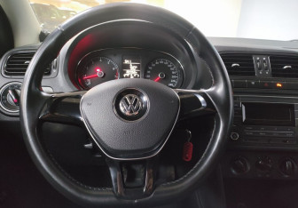 Подержанный автомобиль Volkswagen Polo Sedan 2016 года (15 фото)