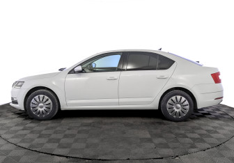 Подержанный автомобиль Skoda Octavia Liftback 2020 года (8 фото)
