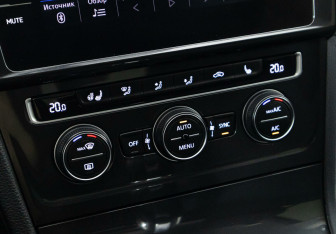 Подержанный автомобиль Volkswagen Golf Hatchback 2018 года (9 фото)