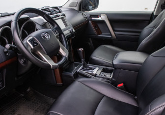 Подержанный автомобиль Toyota Land Cruiser Prado 2016 года (10 фото)