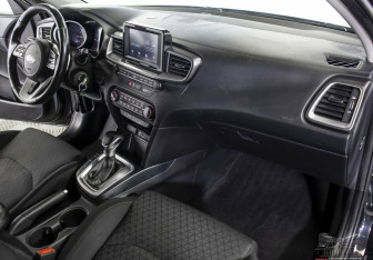 Подержанный автомобиль Kia Ceed Wagon 2019 года (9 фото)