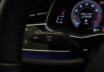 Подержанный автомобиль Audi Q8 2021 года (14 фото)