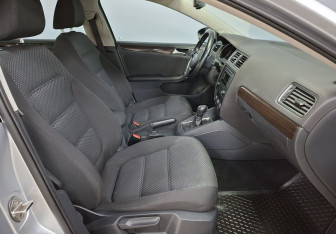 Подержанный автомобиль Volkswagen Jetta Sedan 2015 года (10 фото)
