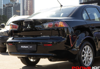 Подержанный автомобиль Mitsubishi Lancer Sedan 2014 года (14 фото)
