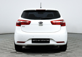 Подержанный автомобиль Kia Rio Hatchback 2014 года (6 фото)