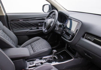 Подержанный автомобиль Mitsubishi Outlander 2022 года (9 фото)