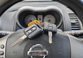 Подержанный автомобиль Nissan Note 2008 года (14 фото)