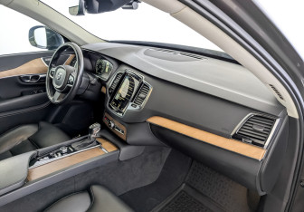 Подержанный автомобиль Volvo XC90 2017 года (11 фото)