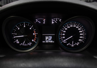 Подержанный автомобиль Toyota Land Cruiser Suv 2012 года (14 фото)