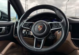 Подержанный автомобиль Porsche Cayenne 2020 года (14 фото)