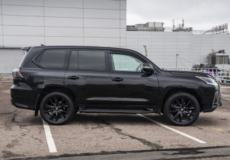 Подержанный автомобиль Lexus LX 2018 года (4 фото)