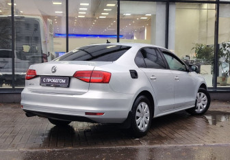 Подержанный автомобиль Volkswagen Jetta Sedan 2015 года (8 фото)