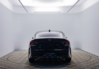 Подержанный автомобиль Kia K5 2020 года (6 фото)