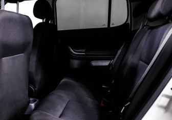 Подержанный автомобиль Skoda Fabia Hatchback 2012 года (12 фото)